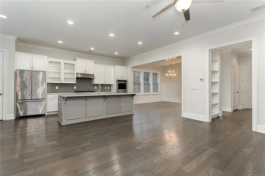 3 bed, 3.5 bath, 3785 sqft, $5,400 — Photo 3