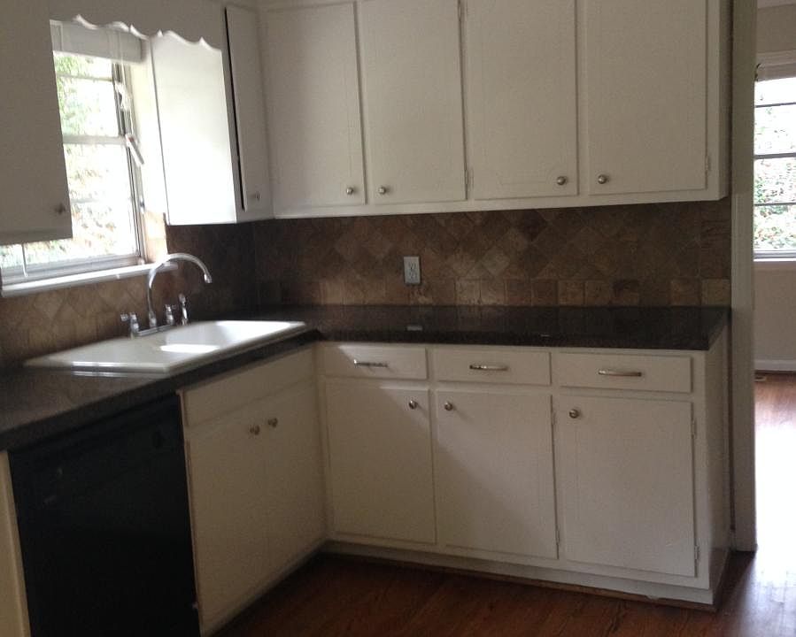 2nd image of 836 Comer Cir