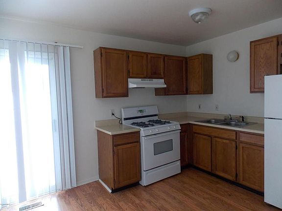 4th image of 804 Plymouth Ave NE