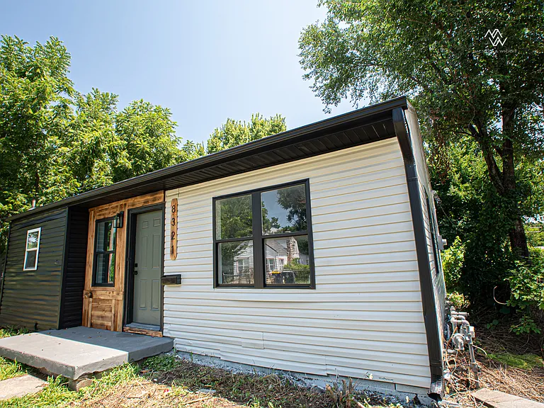8321 Olive St — Photo 2