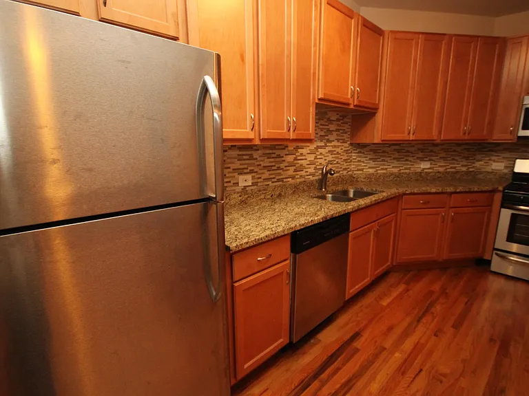 3150 N Honore St #1 — Photo 4