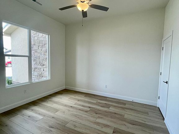 4th image of 2812 E Ashwood Ln