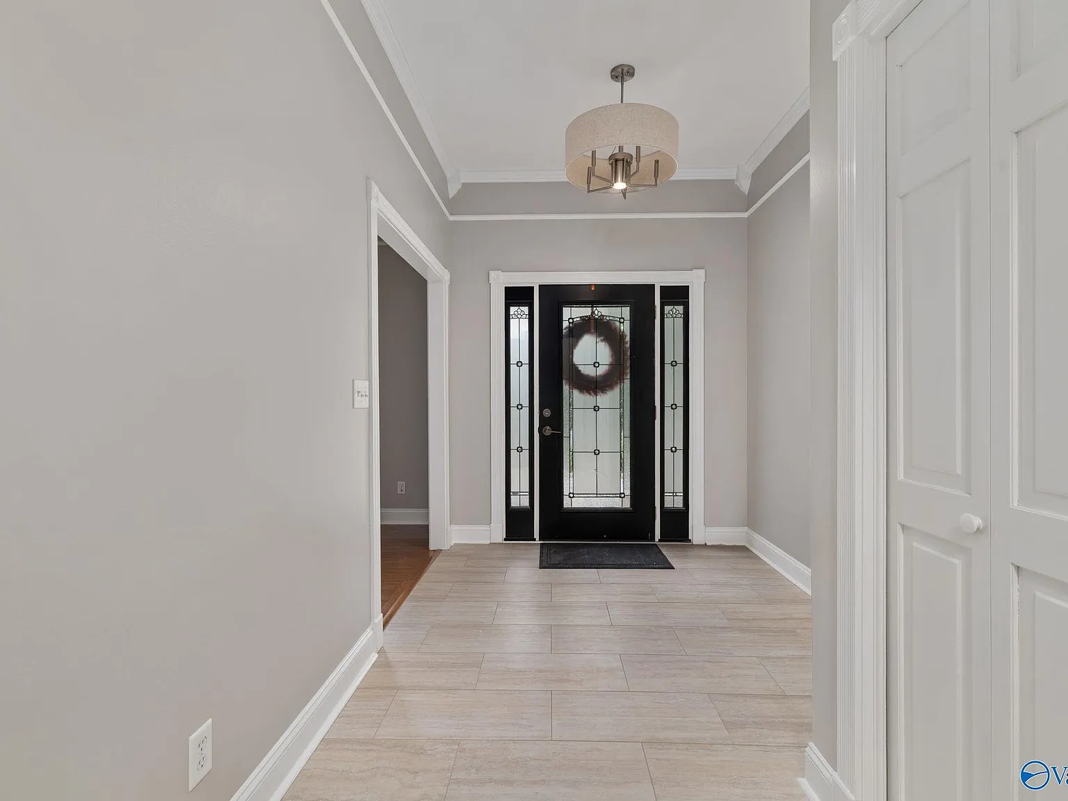 5 bed, 3.5 bath, 4131 sqft, $3,750 — Photo 3