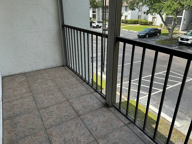 951 Courtyard Ln #32 — Photo 8