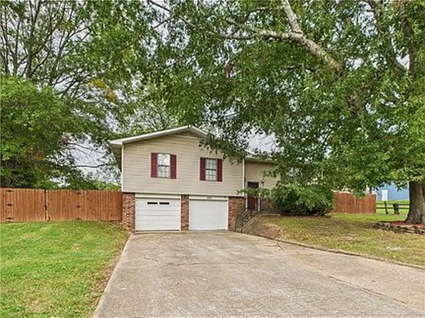 875 Meadow Lane Dr, Harrison, AR 72601