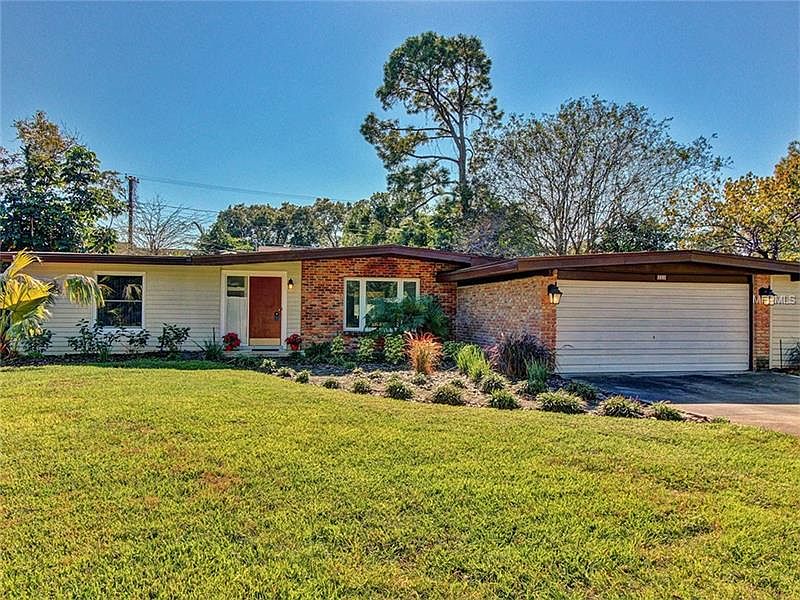 1st image of 324 Oak Lynn Dr