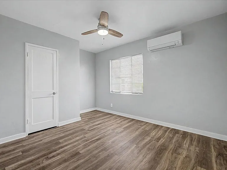 2116 N Forgeus Ave #B — Photo 12