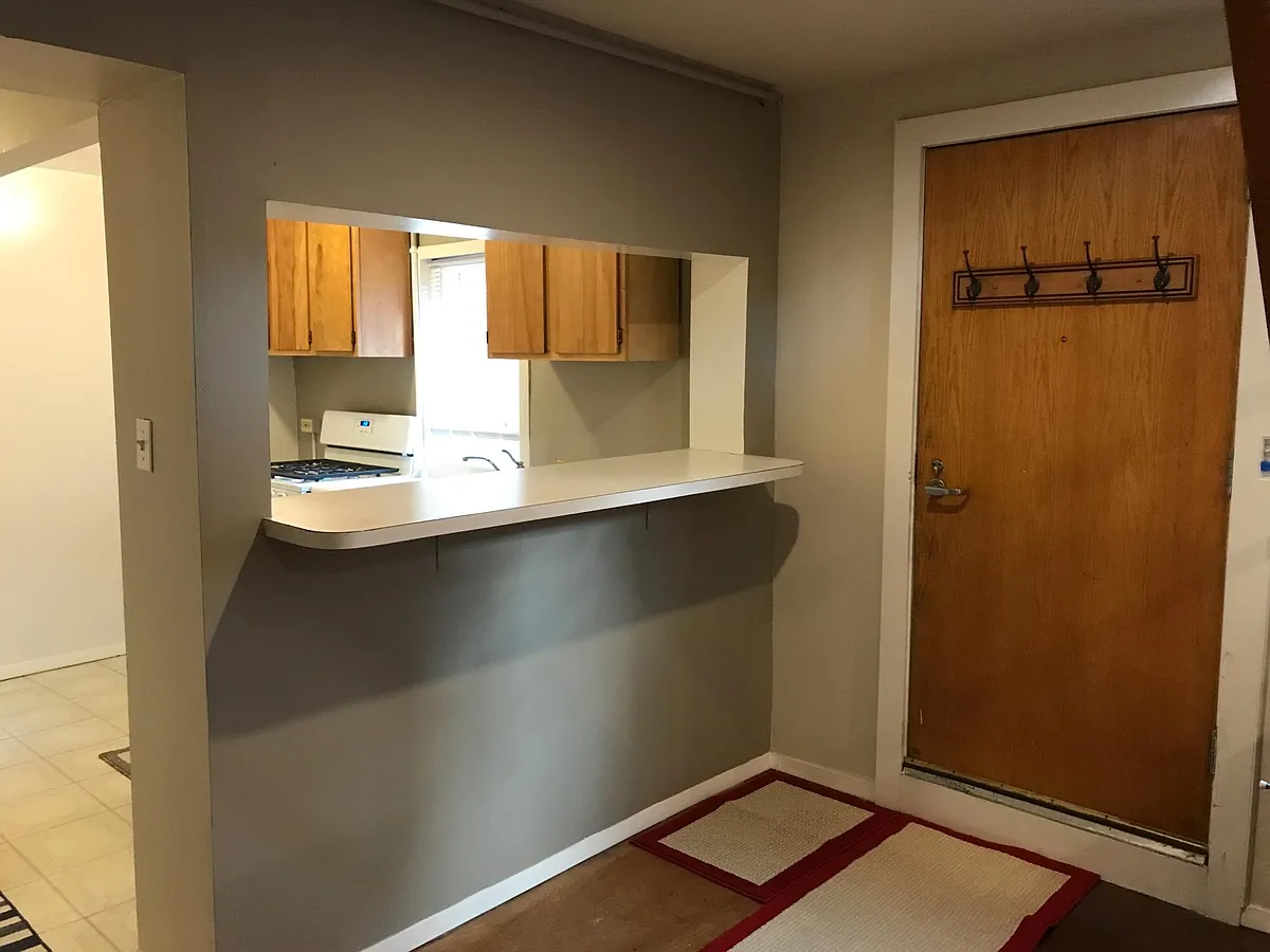 Entry - 1310 W Argyle St #COACH