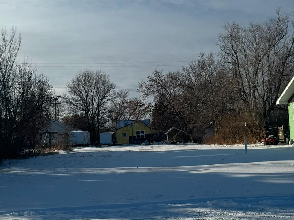 2nd image of 207 5th St NE