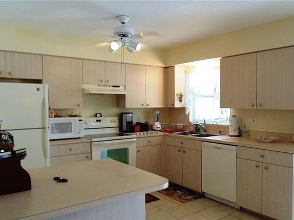 2nd image of 1146 SW 38th St