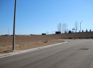 405 Lena Ct SE, Mandan, ND 58554