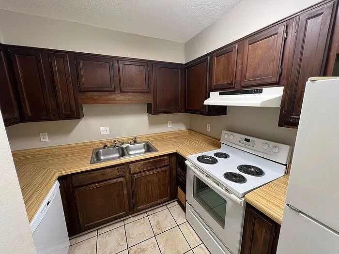 3402 Green Briar Ct — Photo 4