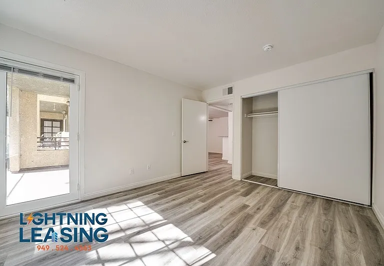 2850 Riverside Dr #3-207 — Photo 6