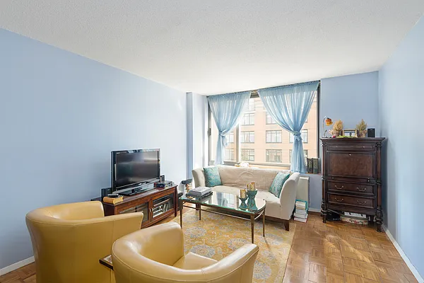 Sold by Triplemint | media 8