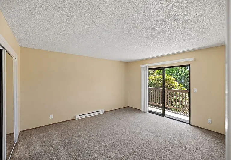 Park Plaza Apartments — Photo 24