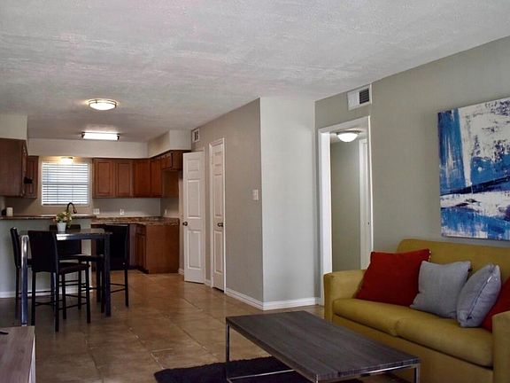 5th image of 1500 Oleander Dr
