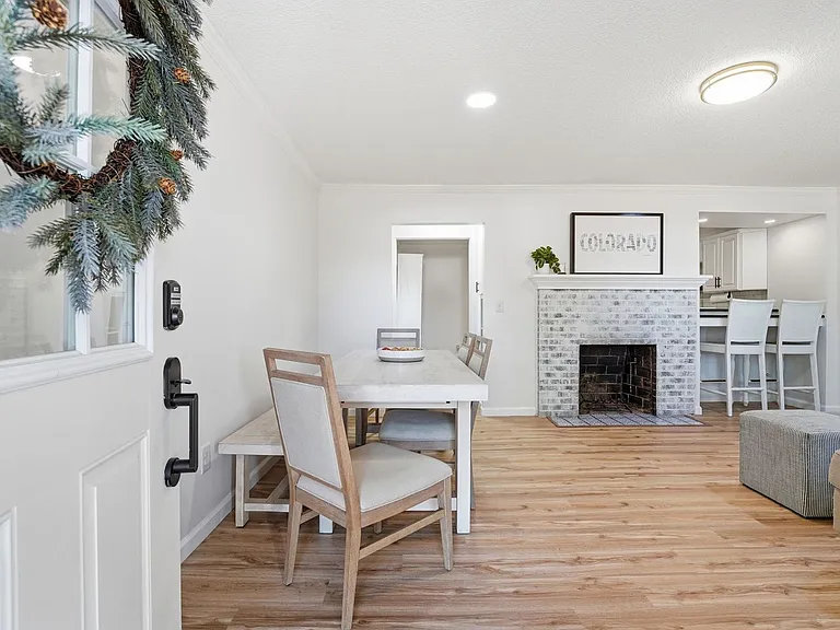 1425 Central Dr — Photo 10