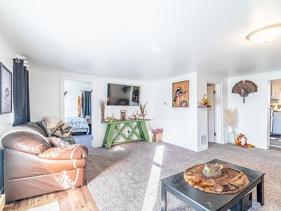 3rd image of 207 S Poplar St