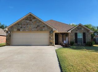 2236 N Village Dr, Bonham, TX 75418