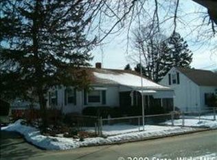 35 Ash St, Lincoln, RI 02865
