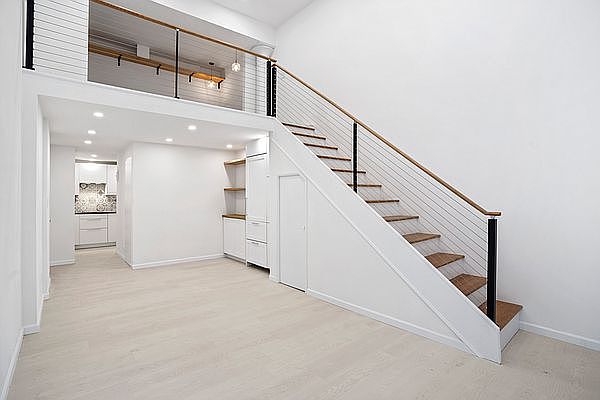 1st image of 100 W 15th St APT 1E