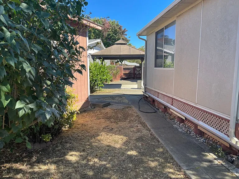 115 Graves Ct — Photo 32