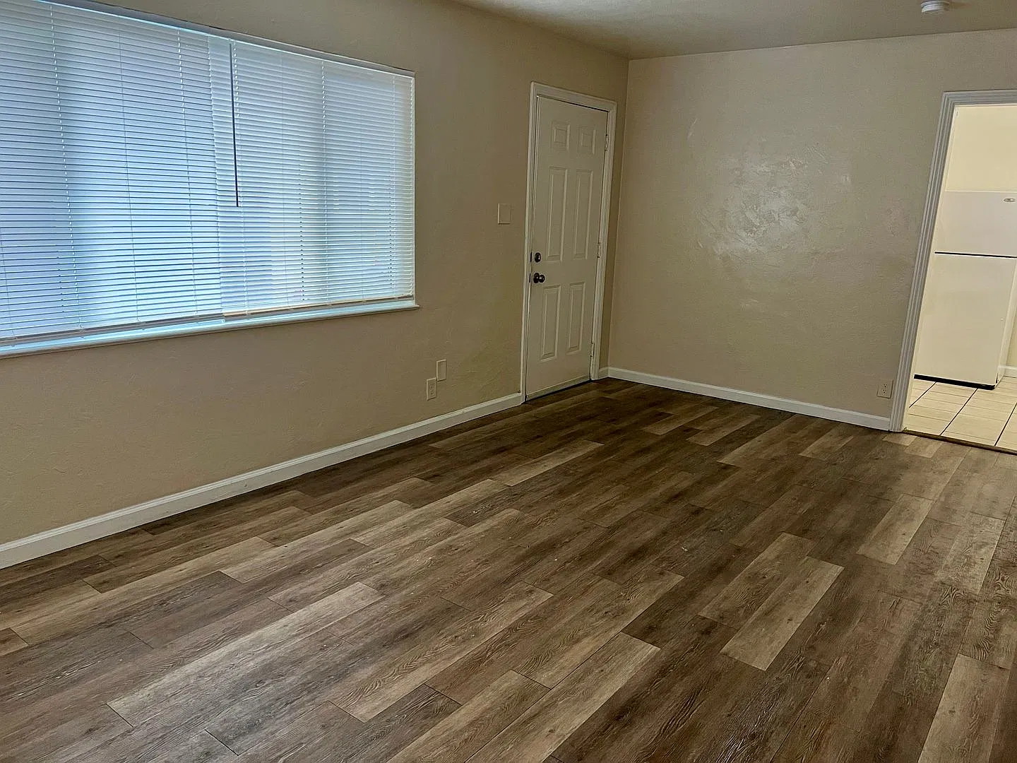 422 N Glenn Ave — Photo 4