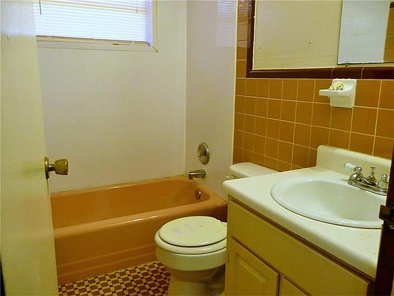 4th image of 422 Virginia Pl SE