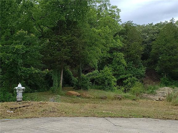 3rd image of 400 Elm Springs Ct