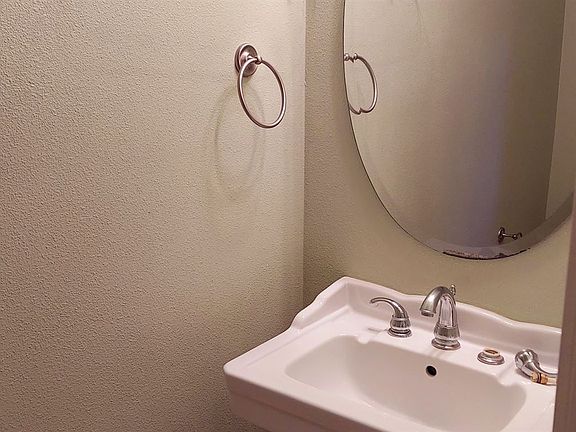 4th image of 4677 NE Beaumead Ln