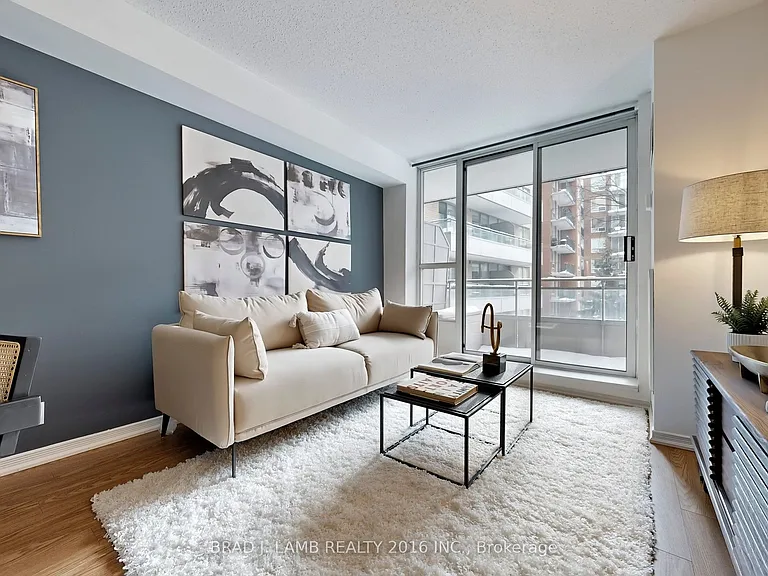 245 Davisville Ave #302 — Photo 2