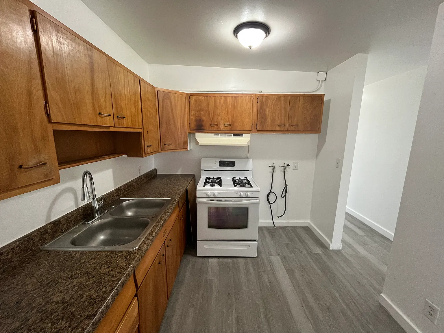 2 bed, 900 sqft, $1,100 — Photo 1