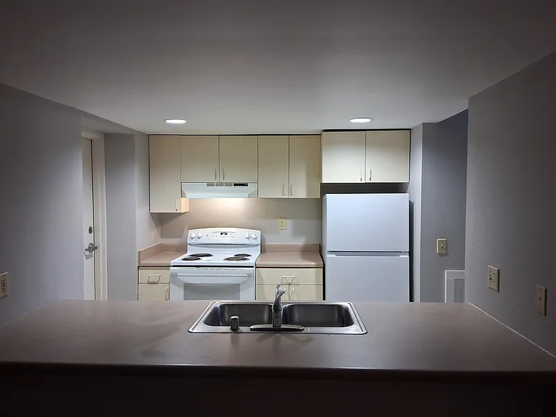 1 bed, 1.0 bath, $799 — Photo 2