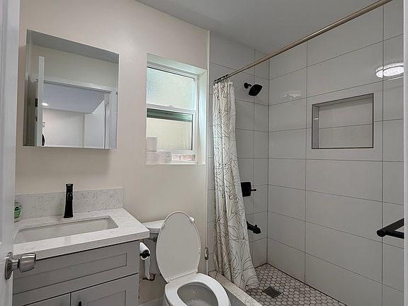 5th image of 2226 Noah St #1