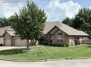 1008 W Glacier Ct, Nixa, MO 65714