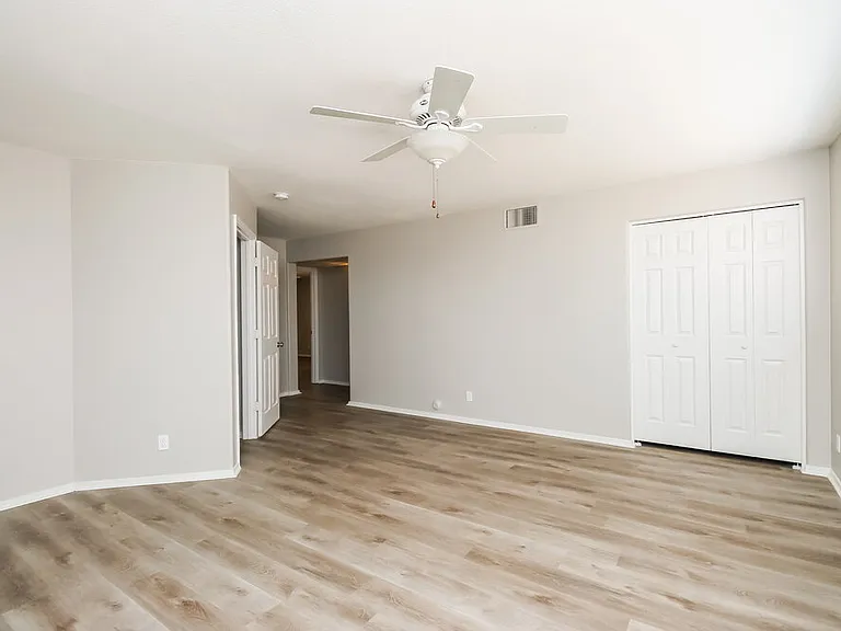 555 W Spur Ave — Photo 10