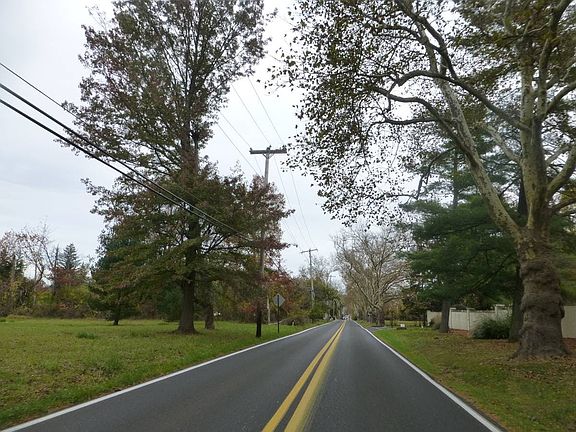 5th image of 936 Tennis Ave