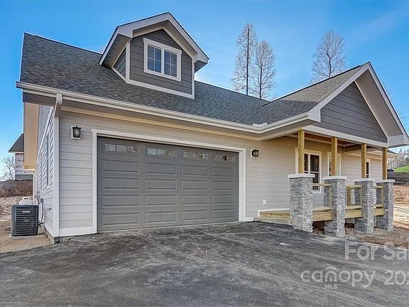 5th image of 10 Cider Hill Ln