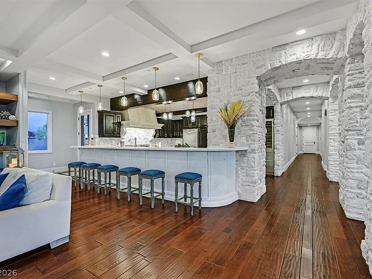 8 Rue Mediterra Dr — Photo 16
