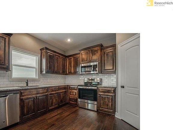 Subway tile, Stainless Steel GE Appliances, Composite Sink, Pantry on the Right.