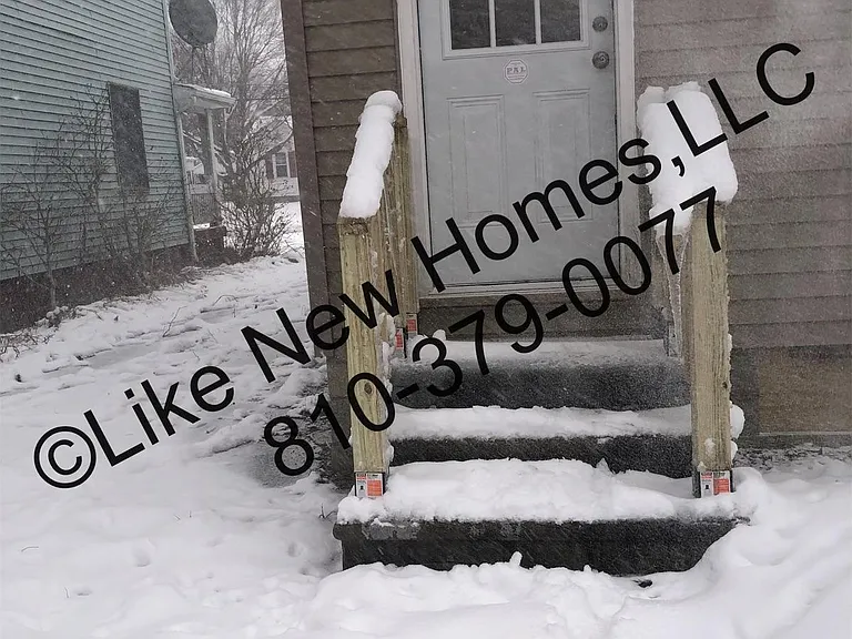3702 Whitney Ave — Photo 2
