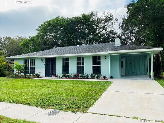 2nd image of 206 NE Solida Dr