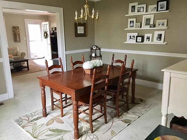 Previous renter decor dining room.