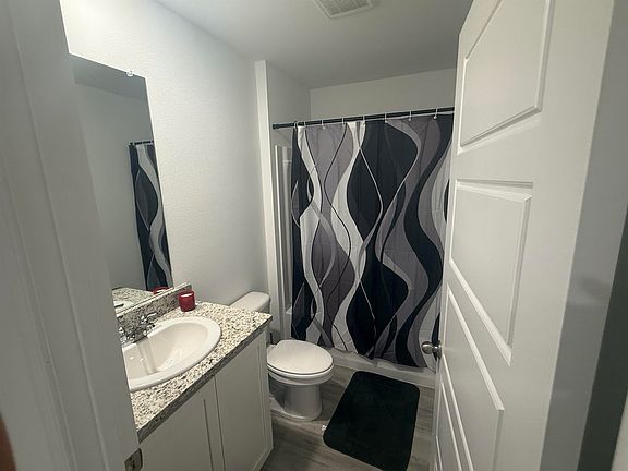 5th image of 157 Benjamin Dr