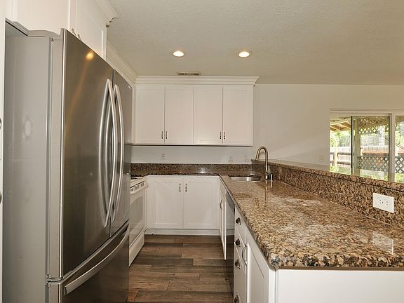 5th image of 25 Kelley Ct