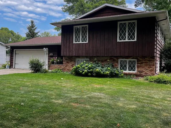 1505 7th St SW, Willmar, MN 56201