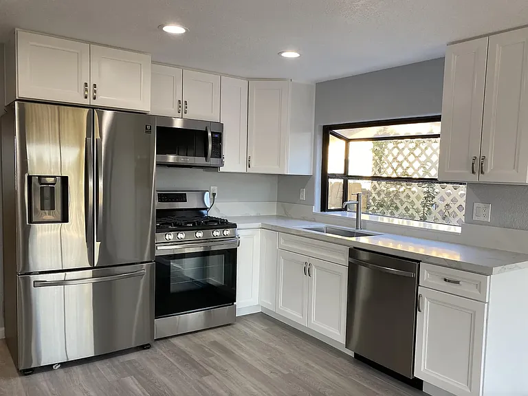 5539-5541 Dorothy Dr — Photo 5
