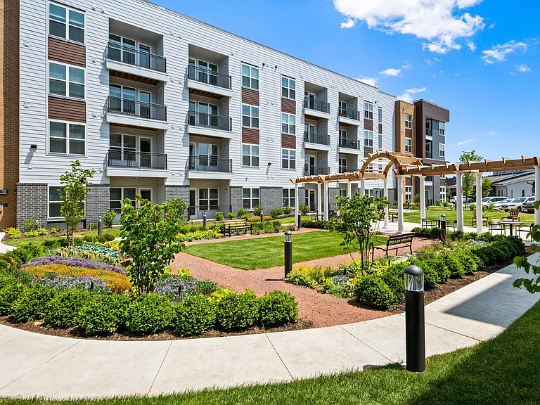 Everleigh Vernon Hills 55+ Active Adult Apartments — Photo 6