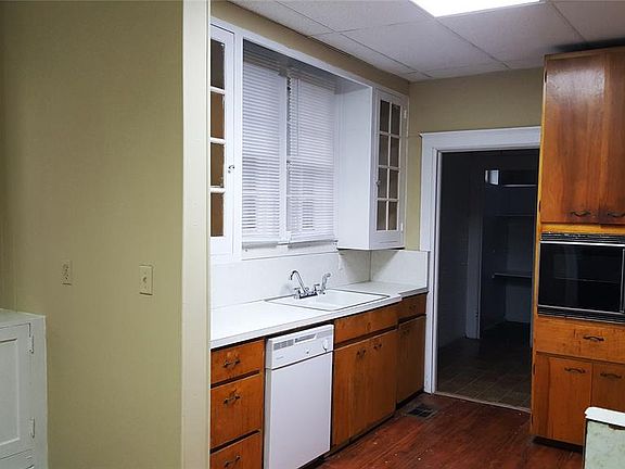 3rd image of 2001 Yancey Ave