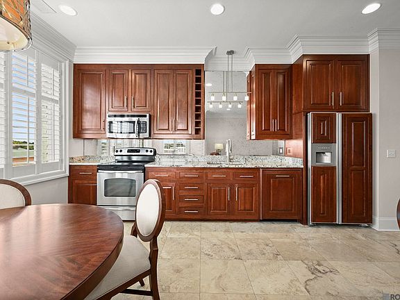 5th image of 7707 Bluebonnet Blvd #329